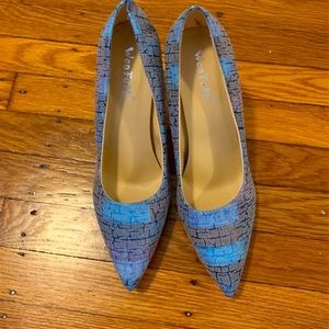 Blue snake patterns high heels.